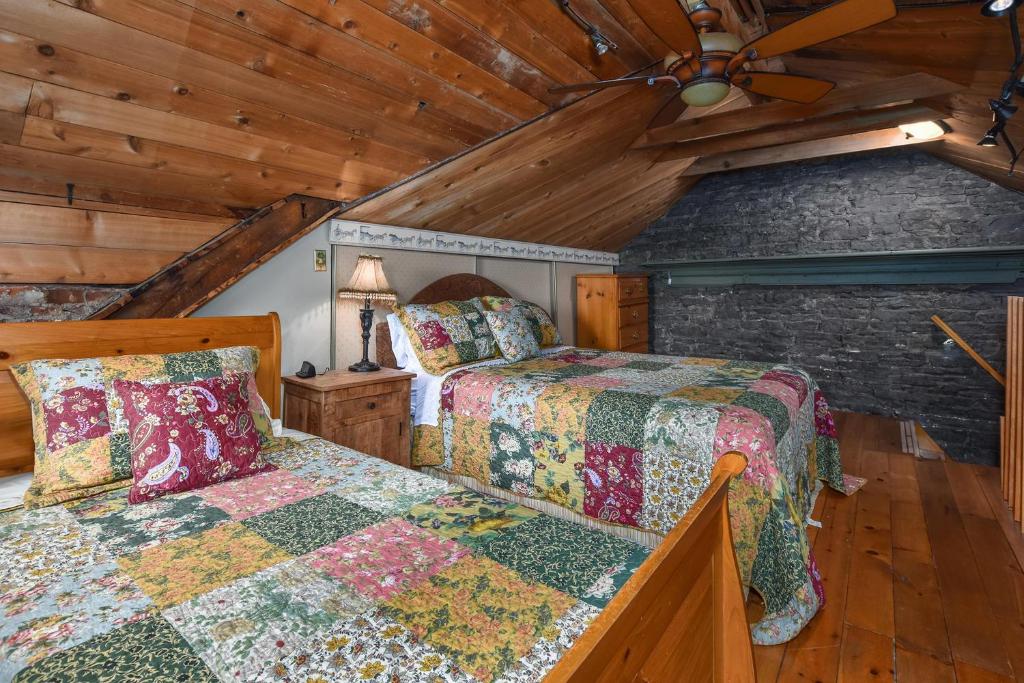 Postel nebo postele na pokoji v ubytování Noble Waterfront Suites