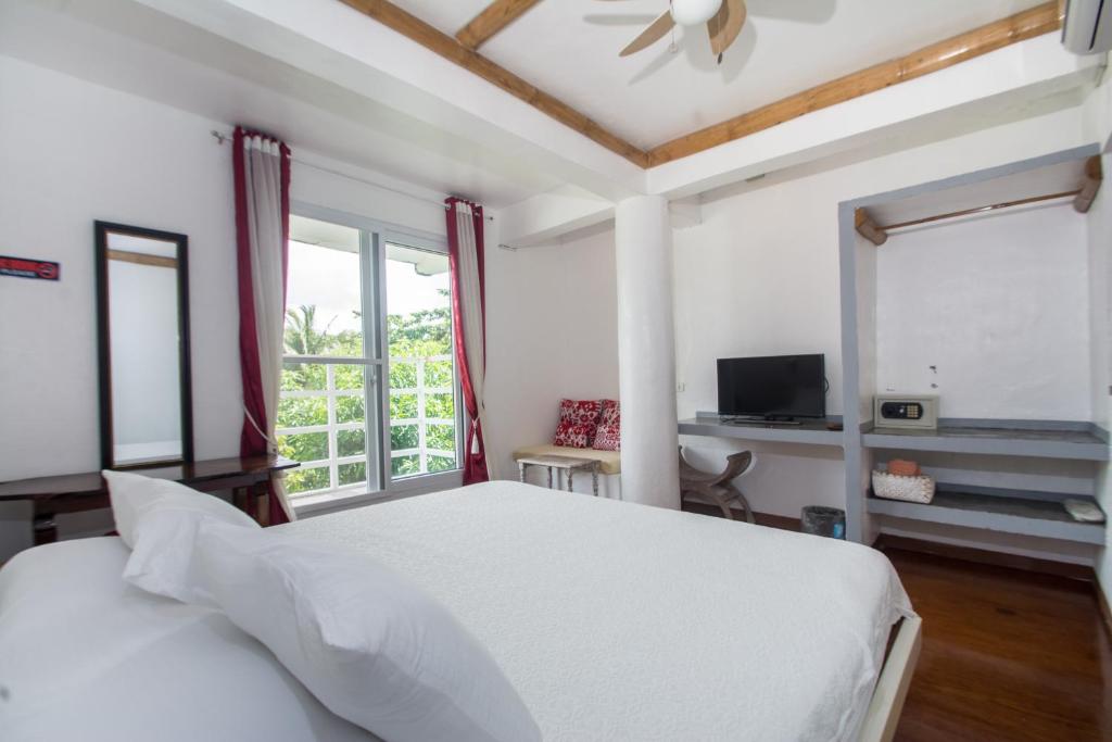 Postel nebo postele na pokoji v ubytování Lanterna Hotel Boracay