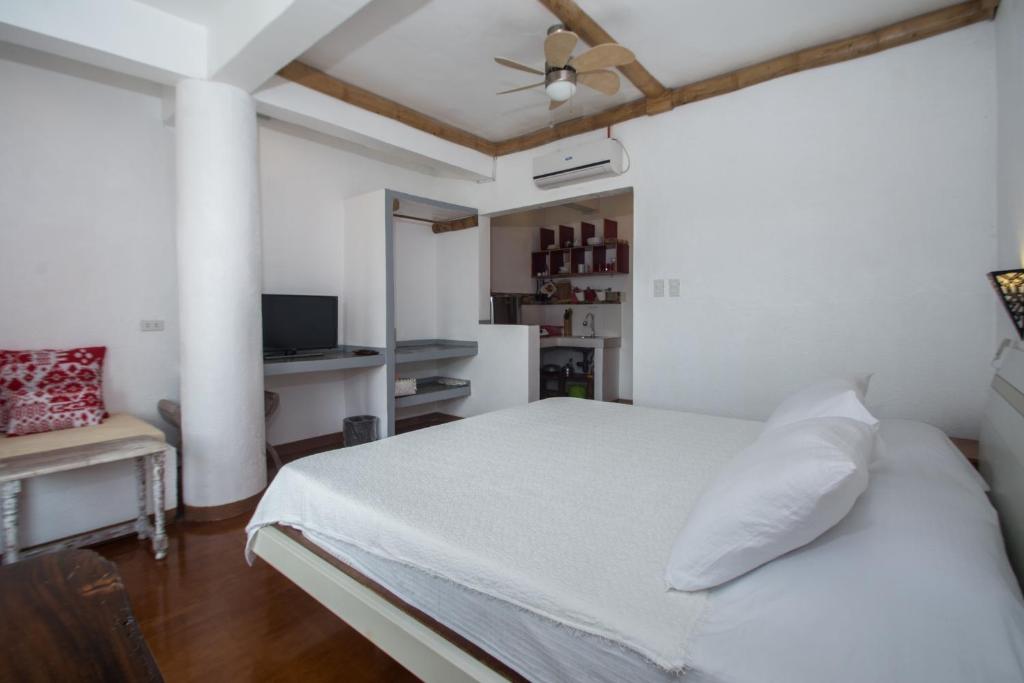Postel nebo postele na pokoji v ubytování Lanterna Hotel Boracay