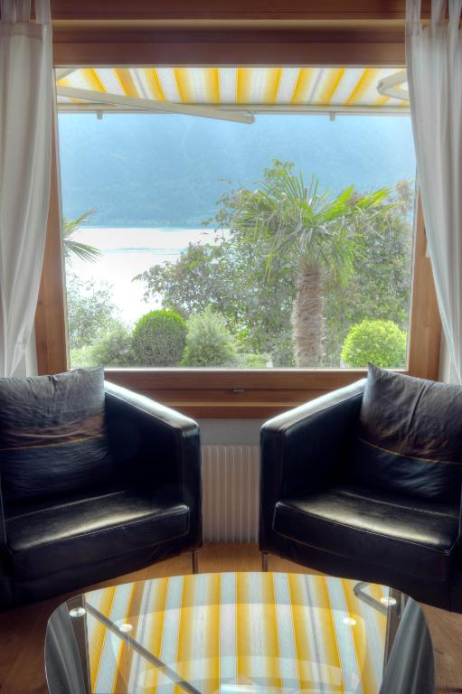 Posezení v ubytování Hotel Brienzersee