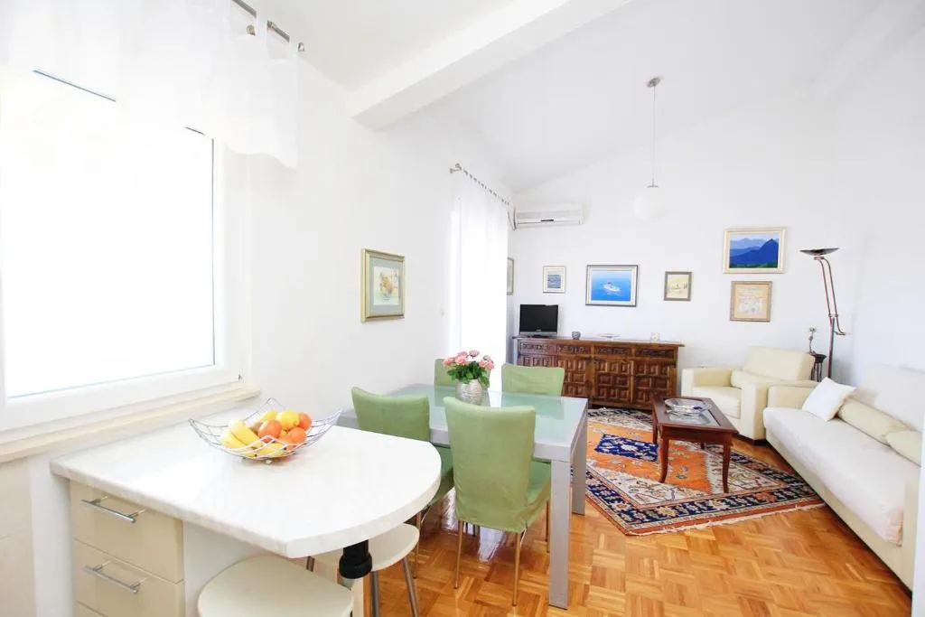 Apartments with a parking space Seget Donji, Trogir - 11171, Trogir, Croaţia