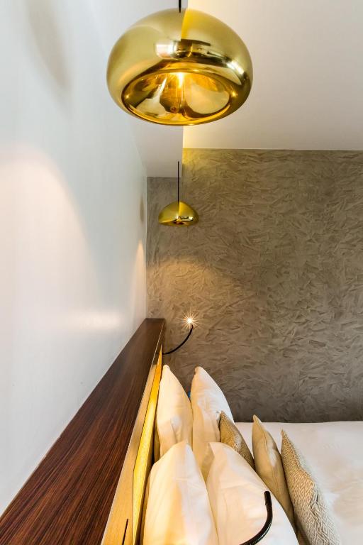 Postel nebo postele na pokoji v ubytování Thalazur Bandol Ile Rousse - Hôtel & Spa