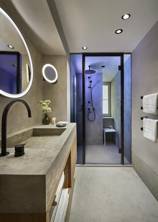 Koupelna v ubytování Hotel Weisses Roessl