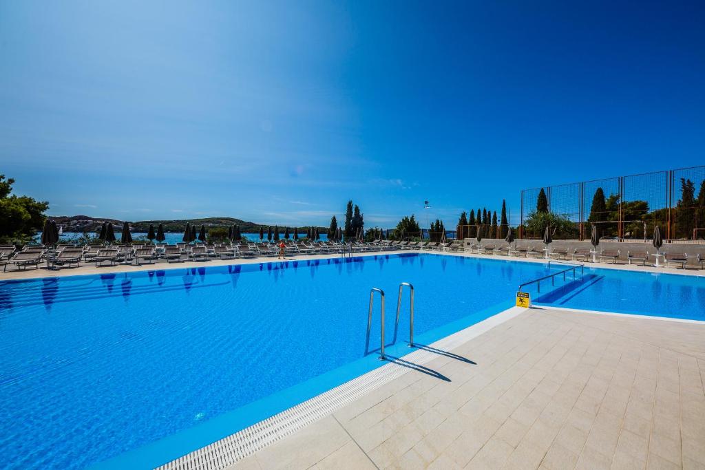 Bazén v ubytování Hotel Medena nebo v jeho okolí