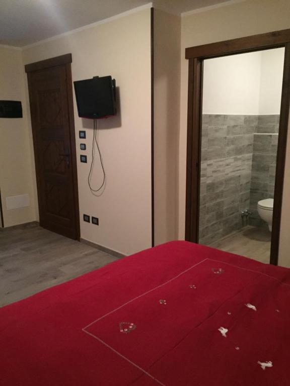 A bed or beds in a room at La Boule de Neige