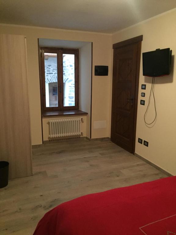 A television and/or entertainment centre at La Boule de Neige