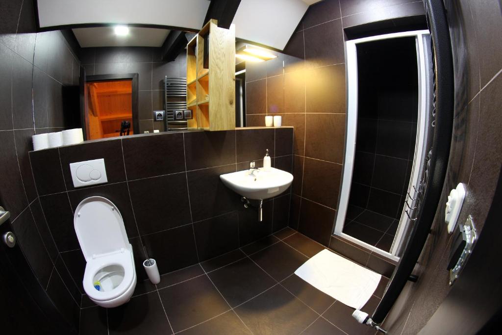 Kúpeľňa v ubytovaní Krakonošova Dílna "WOODHAUS"