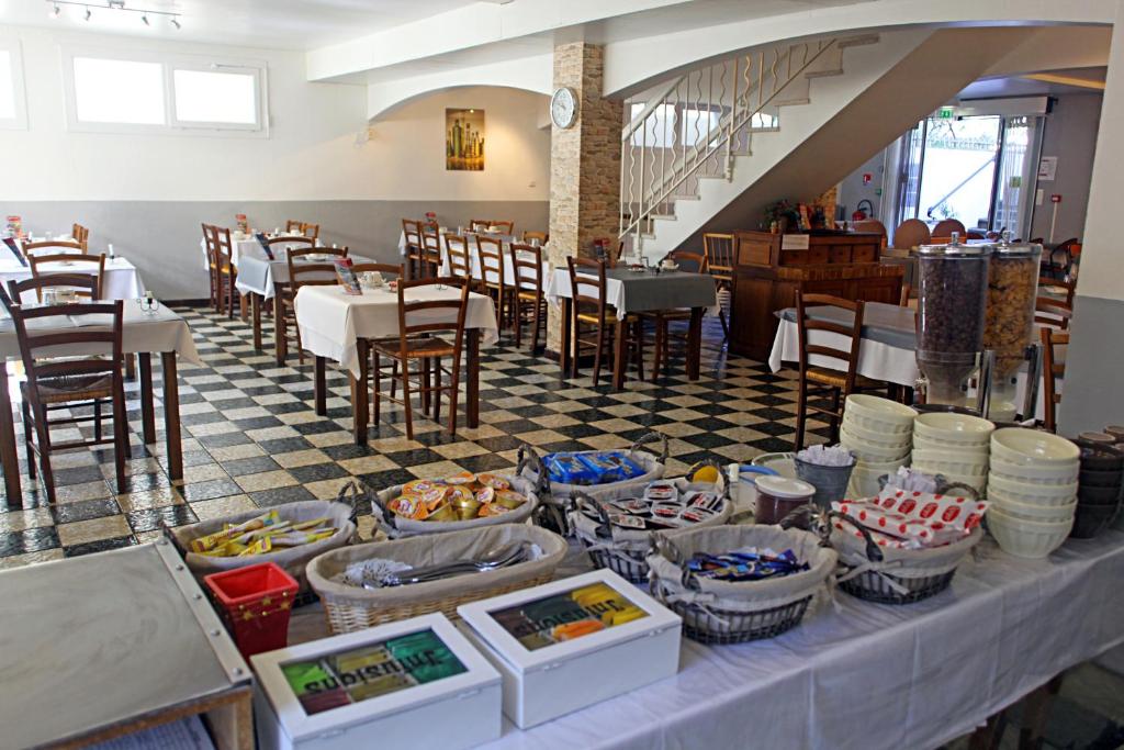 Jídlo v hotelu nebo okolí