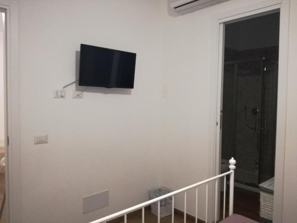 Televízia a/alebo spoločenská miestnosť v ubytovaní La casa di Alice