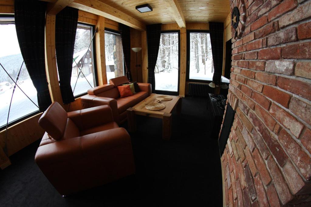 Posedenie v ubytovaní Krakonošova Dílna "WOODHAUS"