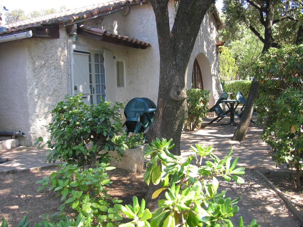 Jardin de l&#39;&eacute;tablissement Le Petit Manoir Logis