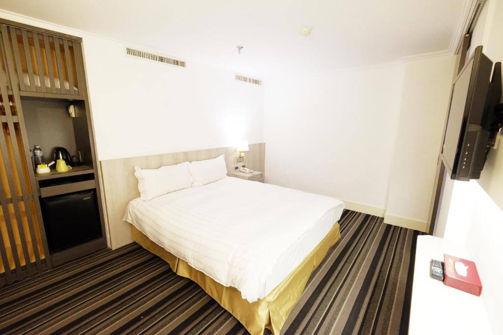 Postel nebo postele na pokoji v ubytování Dynasty Hotel