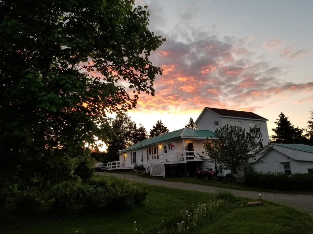 Byggingin sem gistiheimilið er í