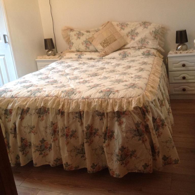 Postel nebo postele na pokoji v ubytování Divine Mercy B&B
