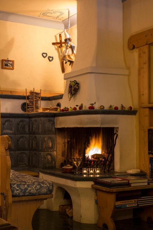 a fireplace in a kitchen with a fire place at Digonera Historic Hotel B&B in Rocca Pietore