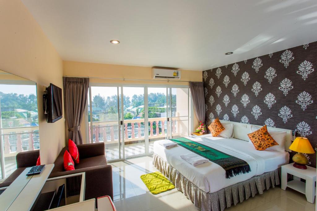 Letto o letti in una camera di Surin Sunset Hotel - SHA