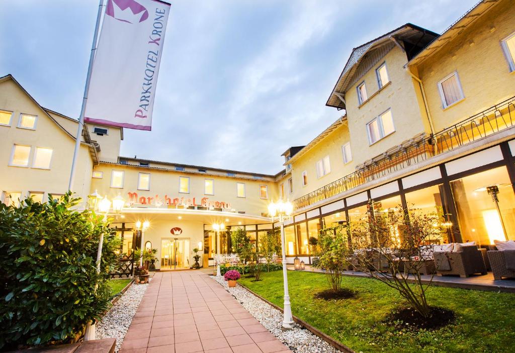 a view of the courtyard of a hotel at Parkhotel Krone in Bensheim