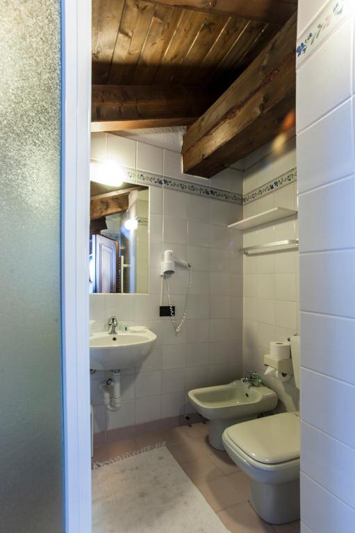 Koupelna v ubytování Hotel Baita Cretaz