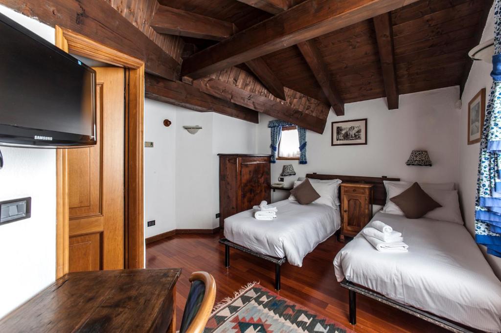 Postel nebo postele na pokoji v ubytování Hotel Baita Cretaz