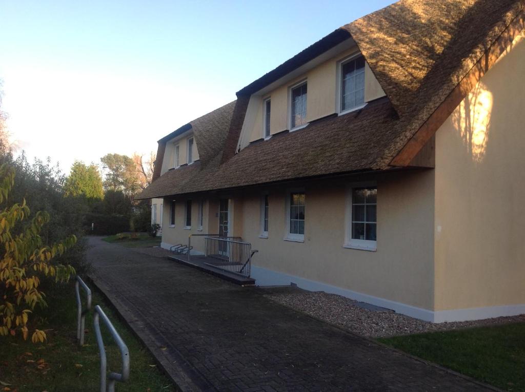 Reethaus Boddenblick - Apartment With Terrace