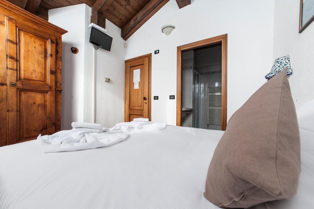 Postel nebo postele na pokoji v ubytování Hotel Baita Cretaz