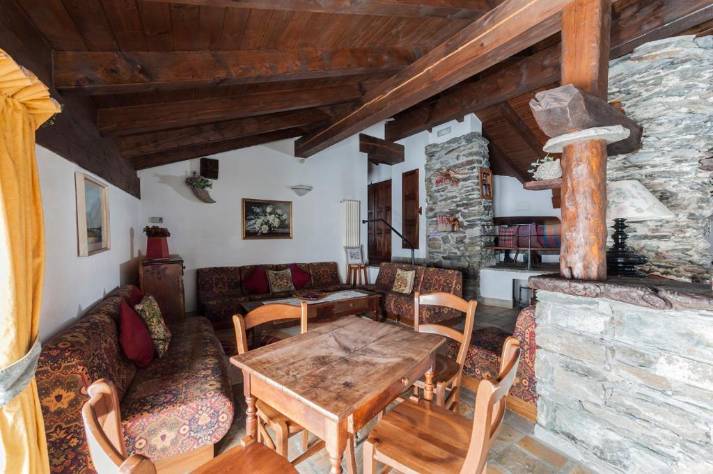 Posezení v ubytování Hotel Baita Cretaz