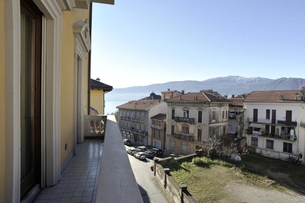 vista dal balcone di un edificio di Palazzo Bertazzi a Verbania