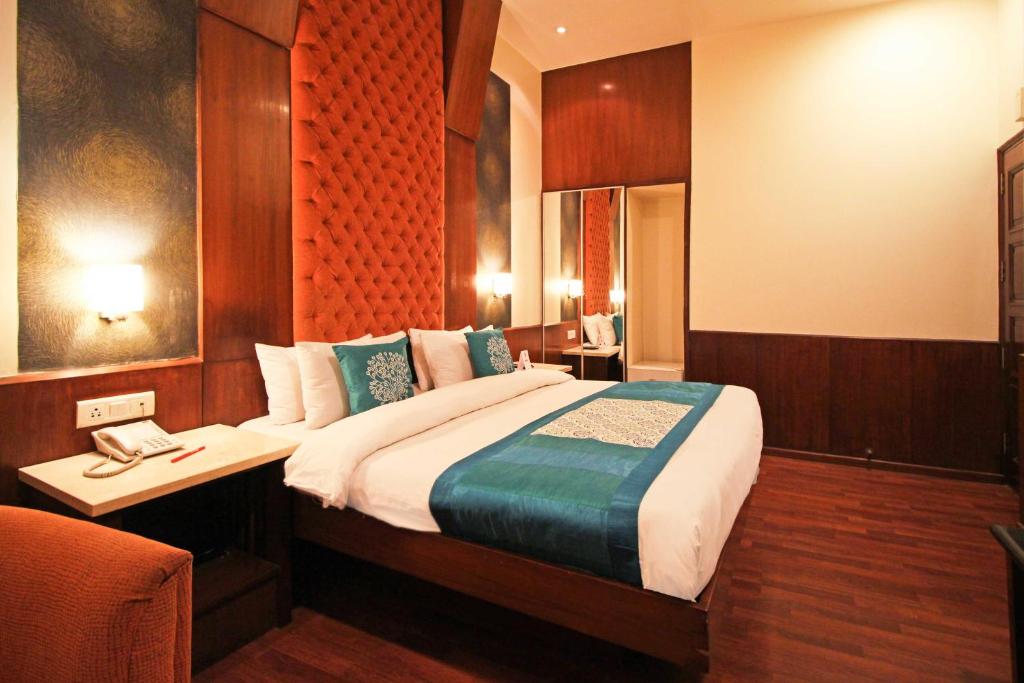 Postel nebo postele na pokoji v ubytování Hotel Aura - New Delhi Railway Station