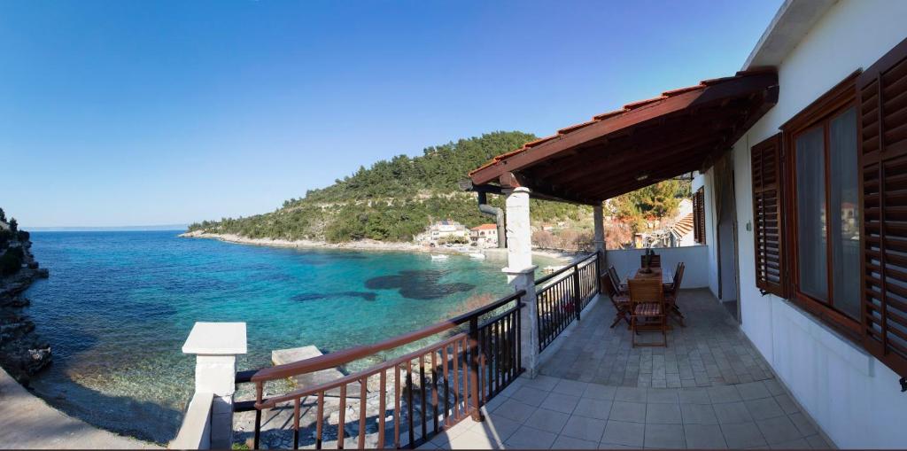 a balcony of a house with a view of the ocean at Alavia II in Babina