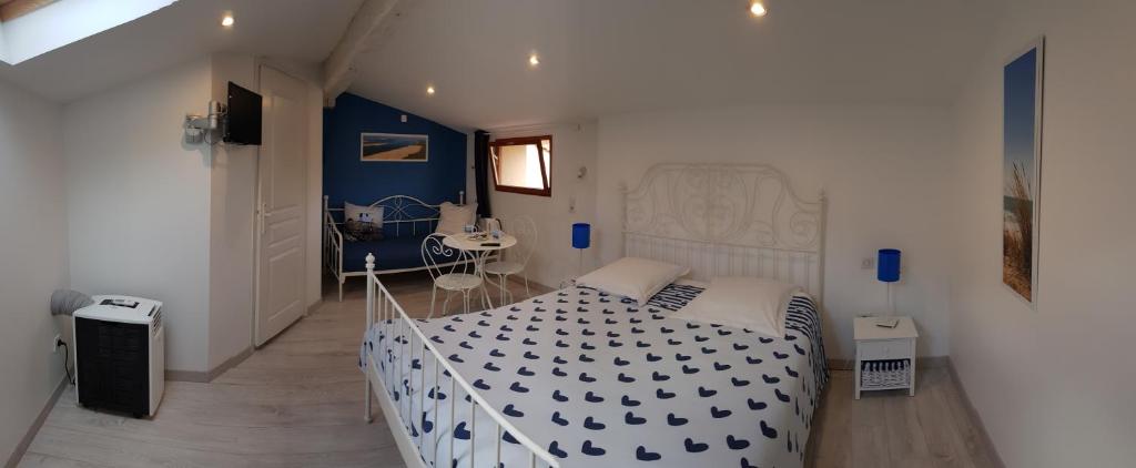 Postel nebo postele na pokoji v ubytování Le Médoc de Maxou