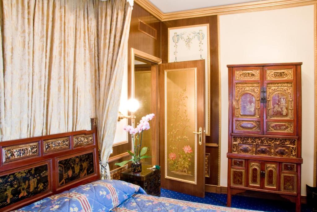 Postel nebo postele na pokoji v ubytování Grand Hotel des Iles Borromées & SPA