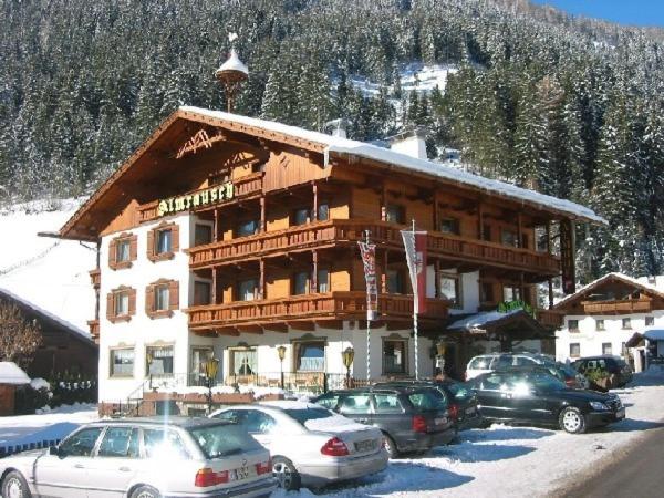 Nespecifikovaný výhled na hory nebo výhled na hory při pohledu z hotelu