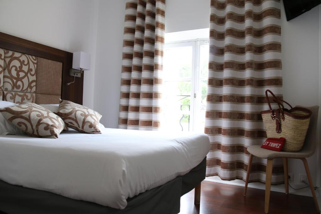 Postel nebo postele na pokoji v ubytování Hotel B Lodge