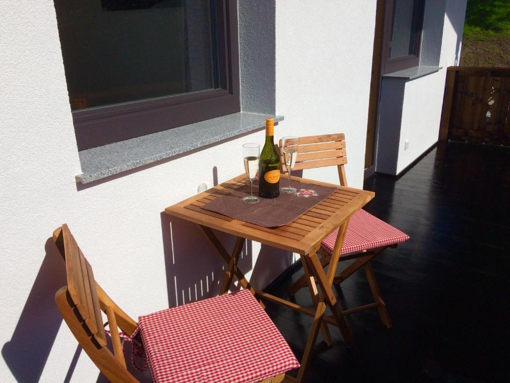 Nápoje v ubytovaní Ferienwohnung Leo