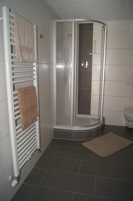 A bathroom at Gästehaus Alberta