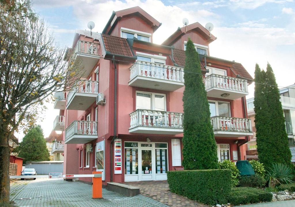 Budova, v ktorej sa apartmán nachádza