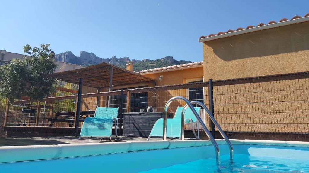 The swimming pool at or close to Etape Cathare
