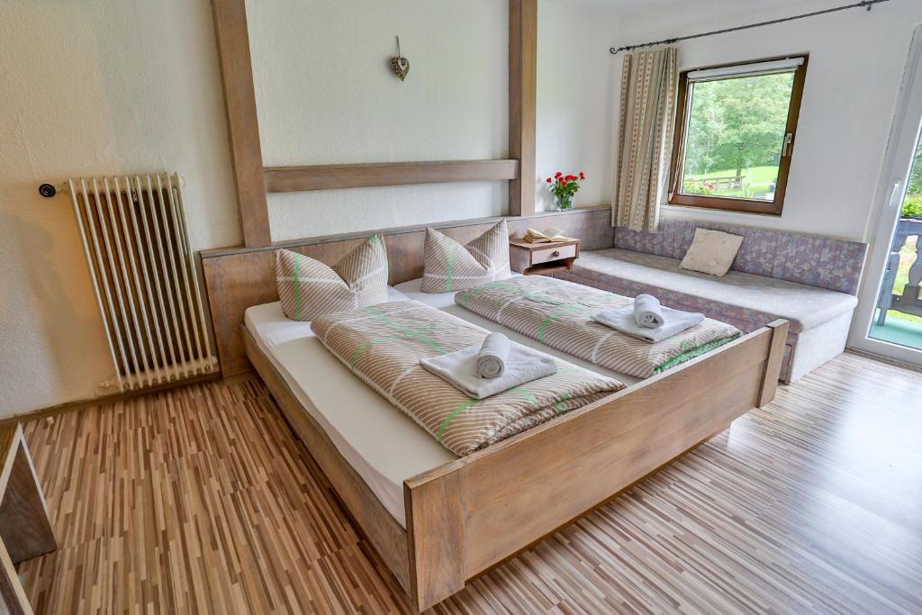 Postel nebo postele na pokoji v ubytování Pension Rauschberghof