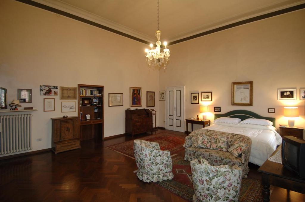 Postel nebo postele na pokoji v ubytování Palazzo Arrivabene B&B