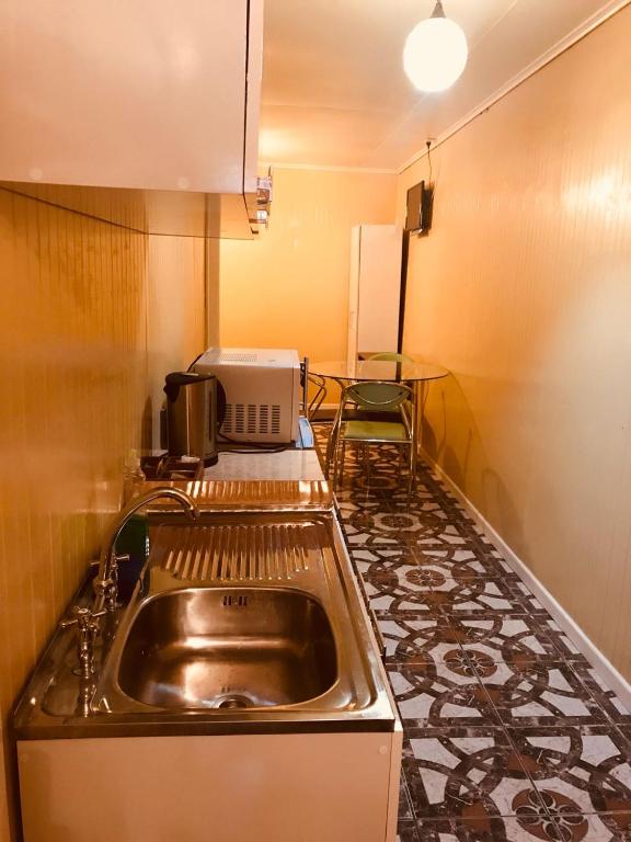 Kuchyň nebo kuchyňský kout v ubytování Hotel Yellow Submarine