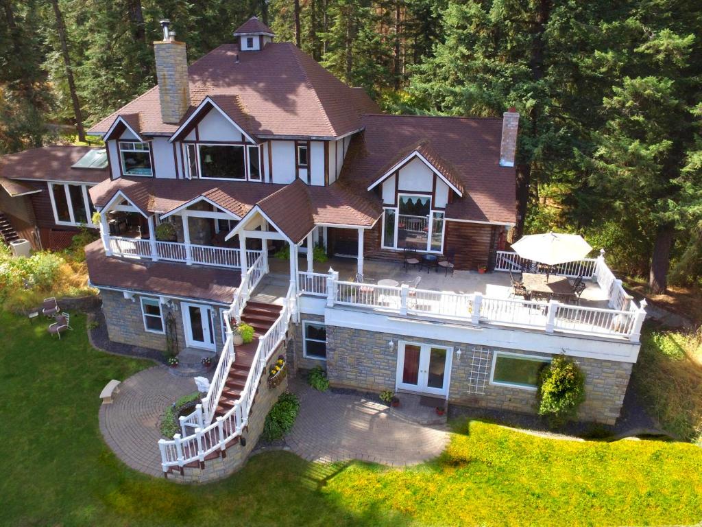 an aerial view of a large house with a deck at Coeur de Lion BNB in Coeur d'Alene