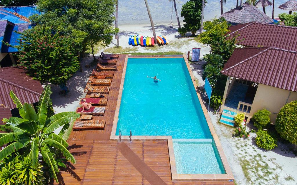 an overhead view of a swimming pool with a person in it at Beck's Resort in Haad Pleayleam