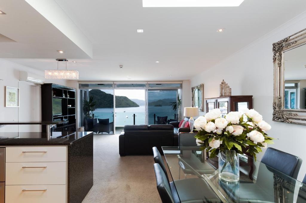 Picton Waterfront Penthouse - Resim 9