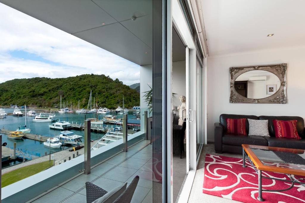 Picton Waterfront Penthouse - Resim 5
