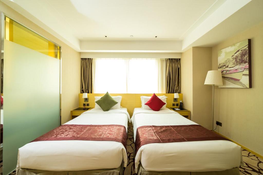 Un pat sau paturi într-o cameră la Eco Tree Hotel