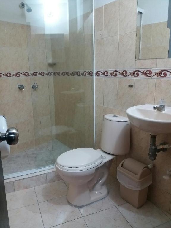 Koupelna v ubytování hotel medellin calasanz