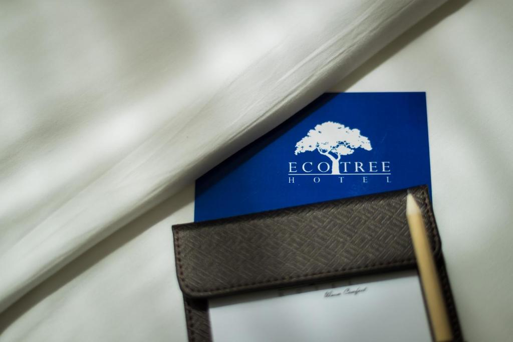 Un certificat, premiu, logo sau alt document afișat la Eco Tree Hotel