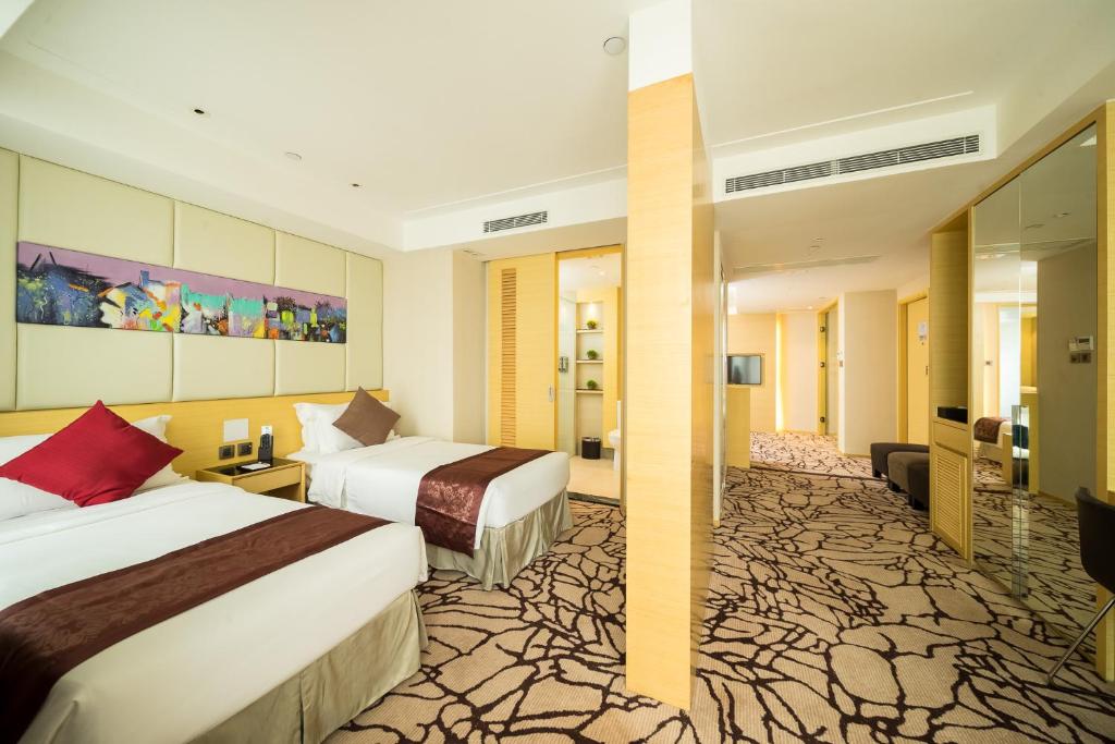 Un pat sau paturi într-o cameră la Eco Tree Hotel