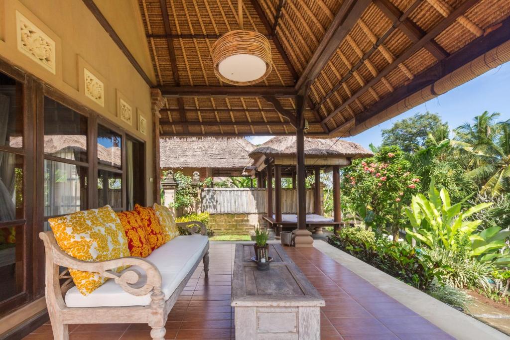 Posezení v ubytování Puri Taman Sari Resort