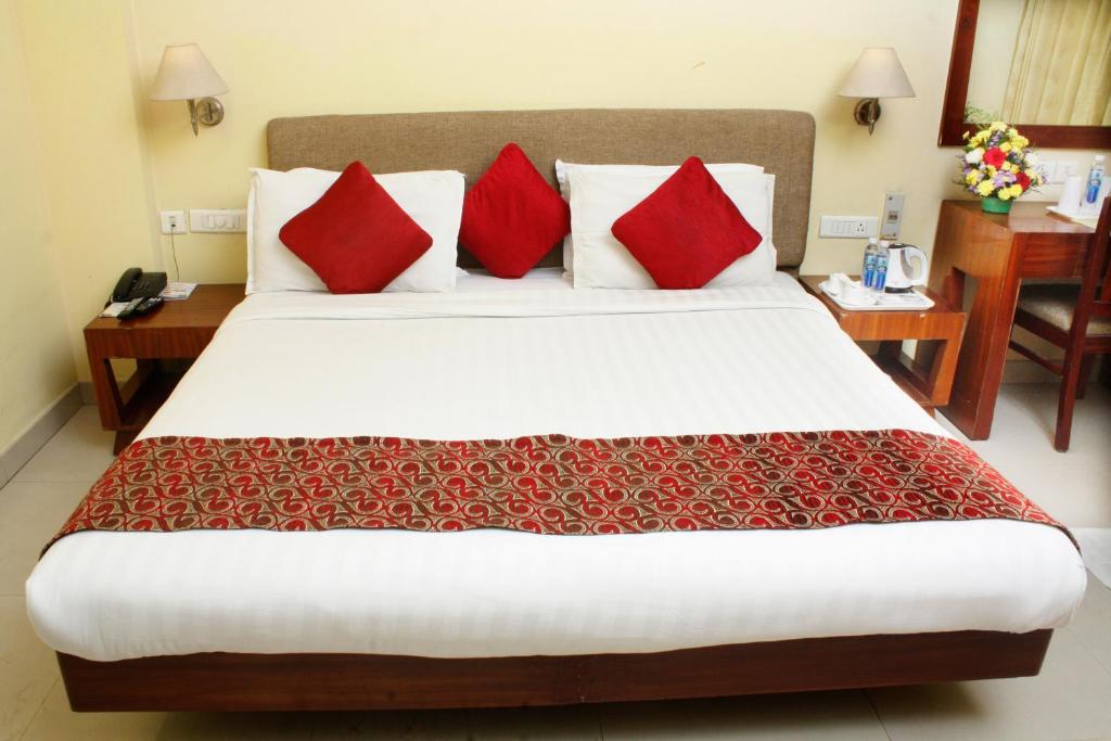 Postel nebo postele na pokoji v ubytování Park Residency Luxury Business Hotel
